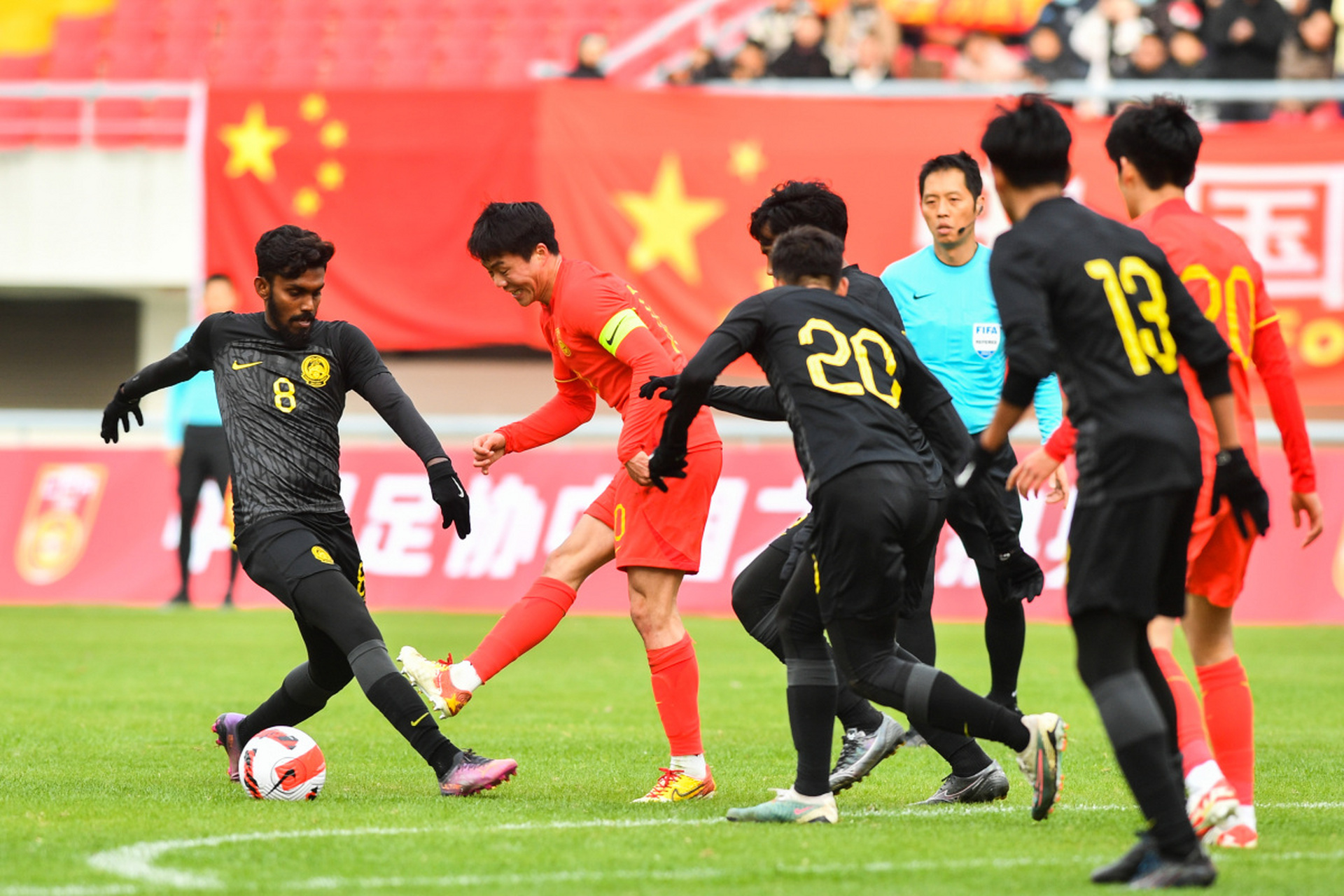 欧博官网app下载-中国足球队在比赛中表现出色,晋级半决赛的是谁